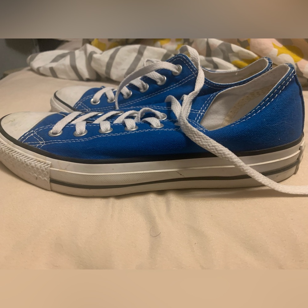 Women’s size 8 converse all star